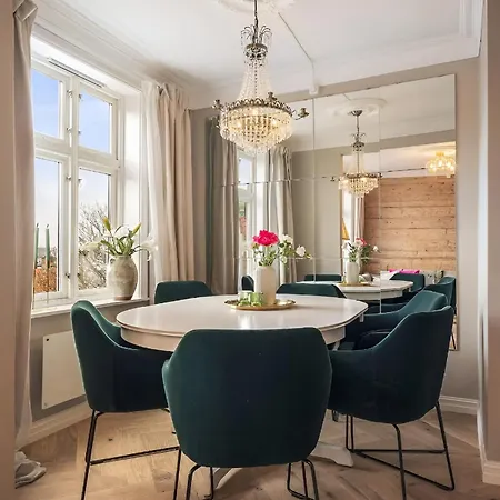 Floor With Terrace & Views